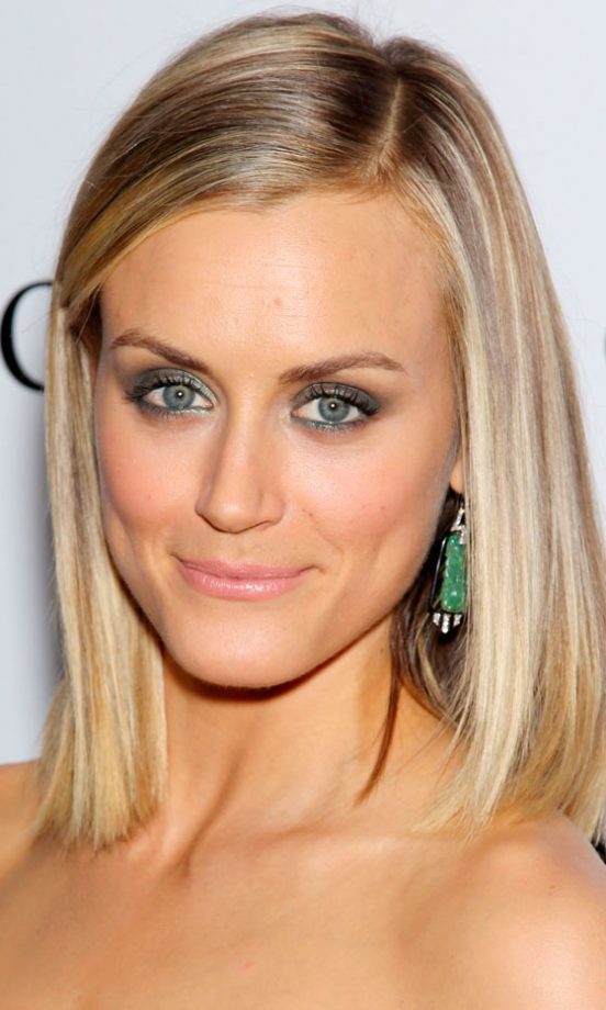 Taylor Shilling Flaunts Simple Hair And Neutral Make-Up, So Achievable! 2012