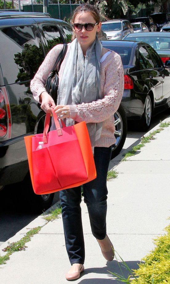 Jennifer Garner Brightened Up Her Daytime Wardrobe With A Neon Anya Hindmarch Tote, 2012
