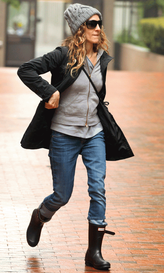 Sarah Jessica Parker Went Off Duty In A Grey Beanie Hat And Low-Key Staples, 2012