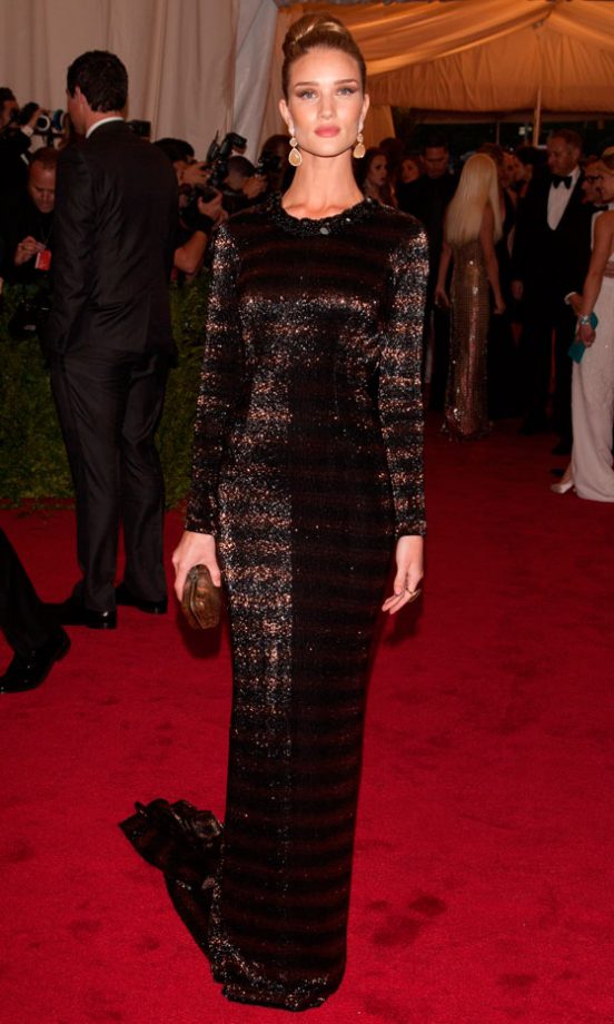 Rosie Huntington Whiteley Let Her Curves Do The Talking In A Sleek Black Dress At The Met Ball 2012