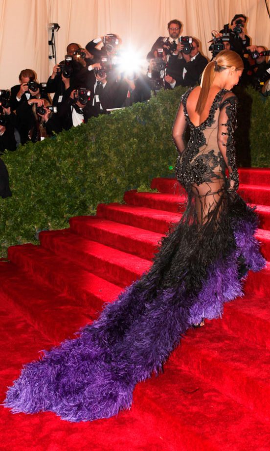 Beyoncé Caused A Frenzy With Her Decadent Purple Feather Train At The Met Ball 2012