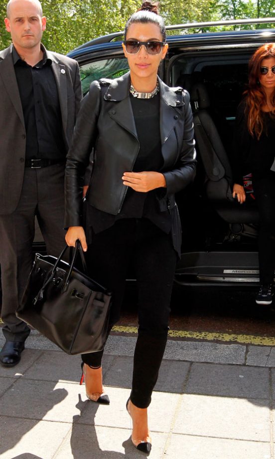Kim Kardashian Arrived In London In A Casual Black Outfit, 2012