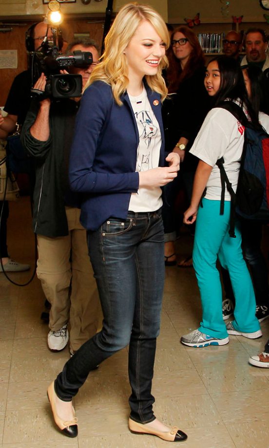 Emma Stone At A Volunteer Project In New York, 2012
