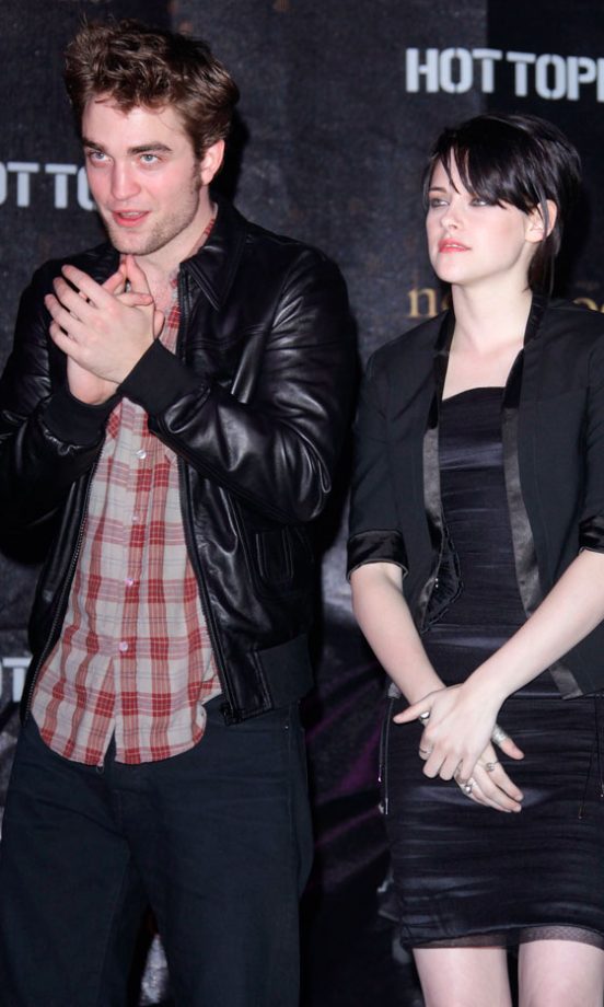Robert Pattinson And Kristen Stewart At The Twilight Saga: New Moon Fan Q And A In Hollywood, 2009