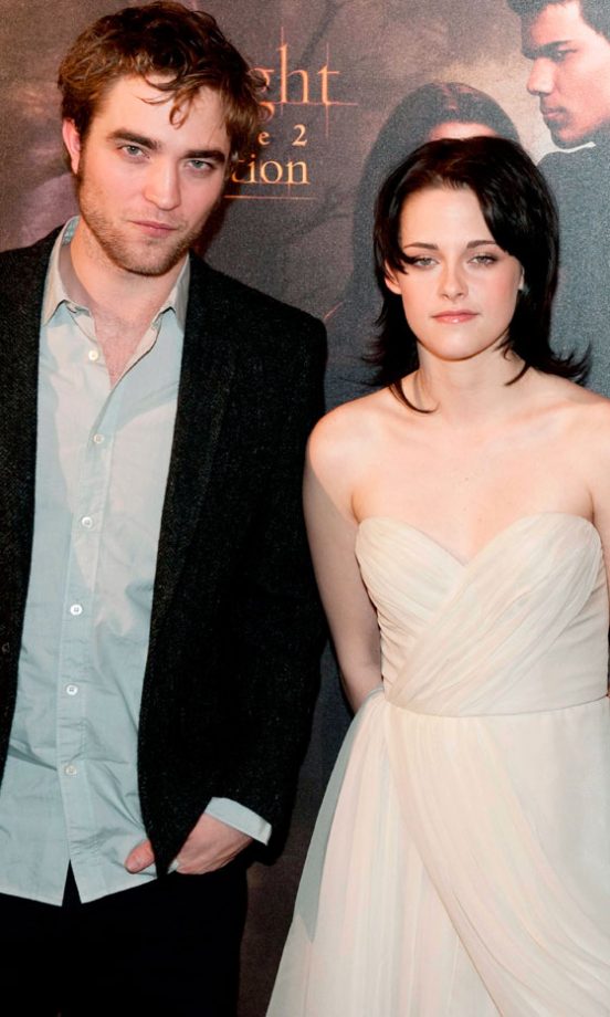 Robert Pattinson And Kristen Stewart At The Twilight Saga: New Moon Photocall In Paris, 2009