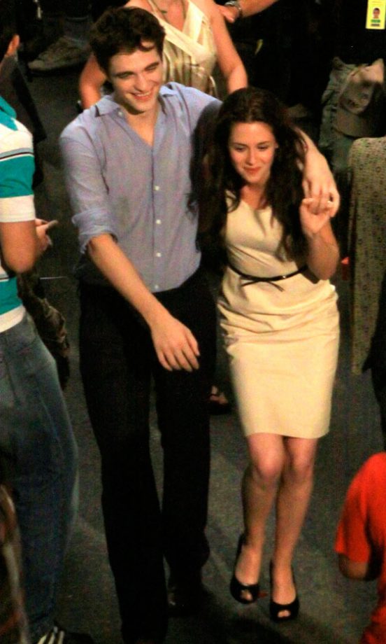 Robert Pattinson And Kristen Stewart On The Set Of Twilight, 2011