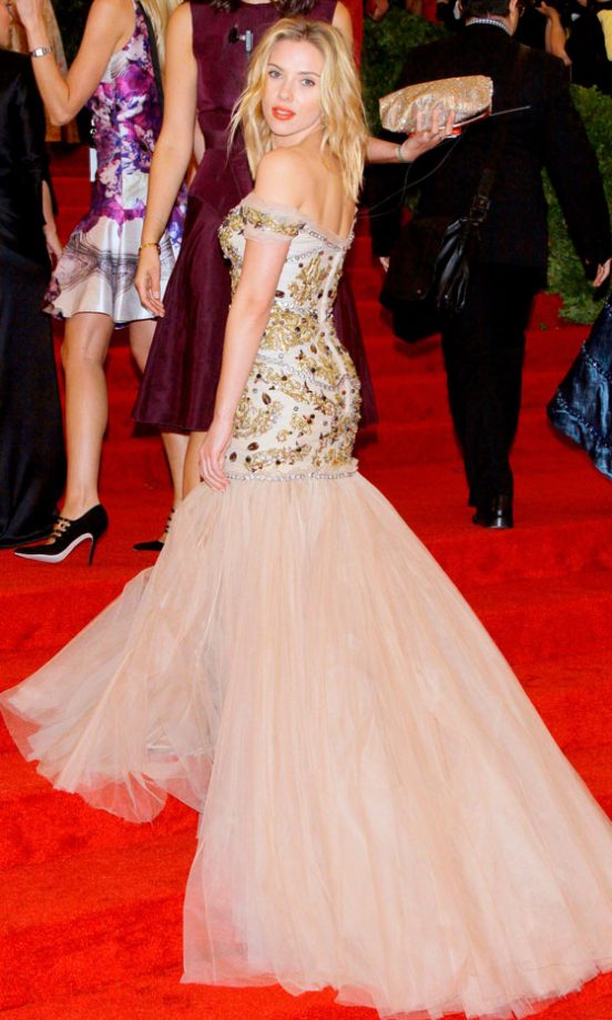 Scarlett Johansson Rocks Bombshell Curves At The Met Gala, 2012