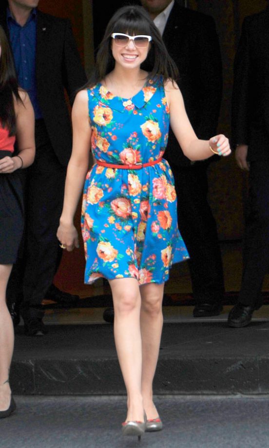 Carly Rae Jepsen Nailed Bright Summer Florals, 2012