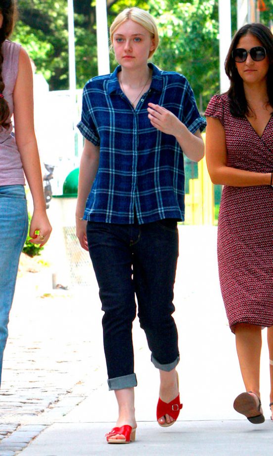 Dakota Fanning On The Set Of Very Good Girls, 2012