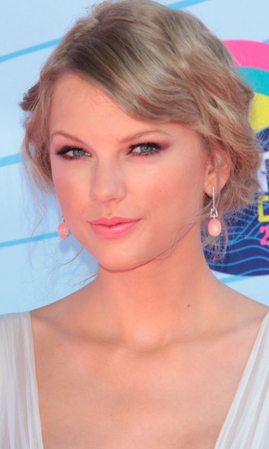 Taylor Swift At The Teen Choice Awards 2012