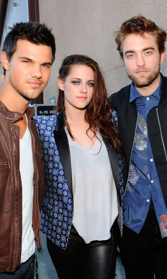 Robert Pattinson And Kristen Stewart With Taylor Lautner At The Teen Choice Awards, 2012