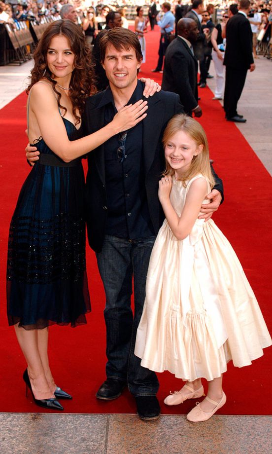 Katie Holmes, Tom Cruise And A Young Dakota Fanning At The Premiere For 'War Of The Worlds' In London, 2005