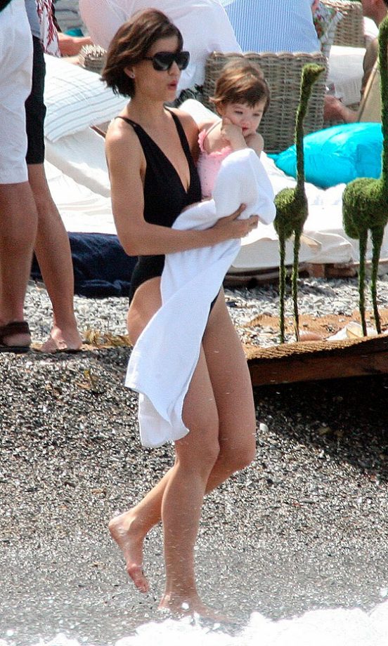 Katie Holmes Looks Amazing In Her Swimsuit Whilst Enjoying The Sun With Her Daughter Suri In France, 2007
