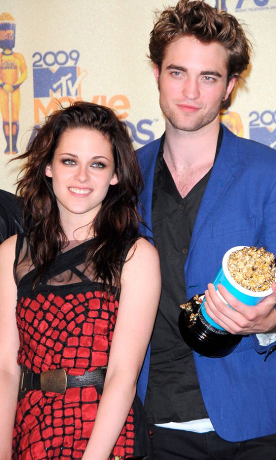 Robert Pattinson And Kristen Stewart At The MTV Movie Awards, 2009