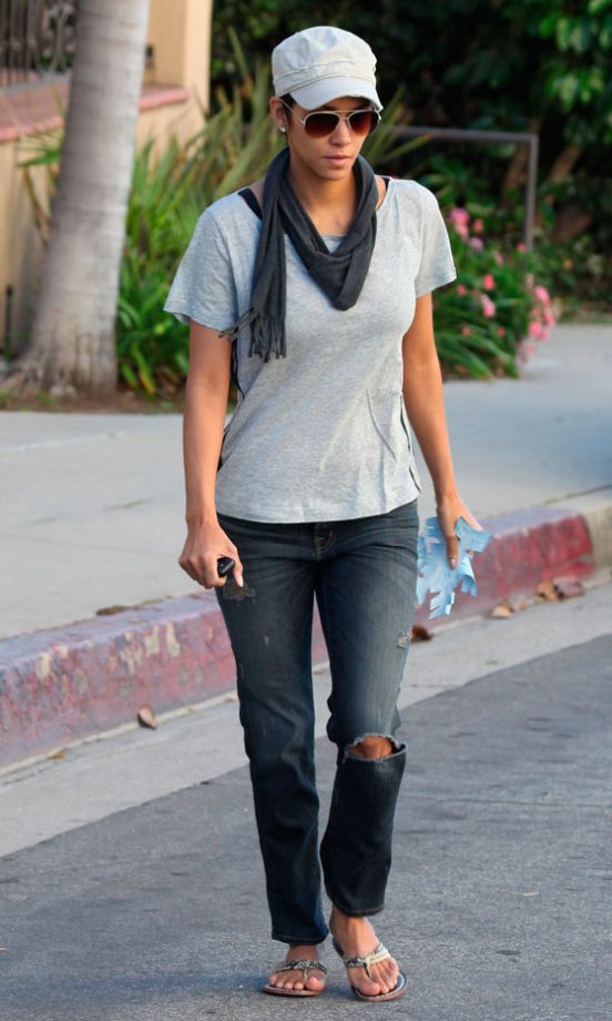 Halle Berry Does The School Run In Cute Ripped Jeans, January 2012