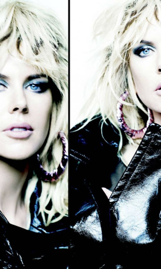 Nicole Kidman: Enormous Earrings