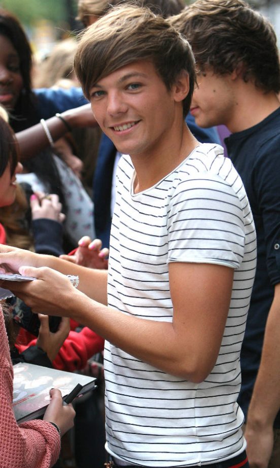 One Direction: Surrounded By Women