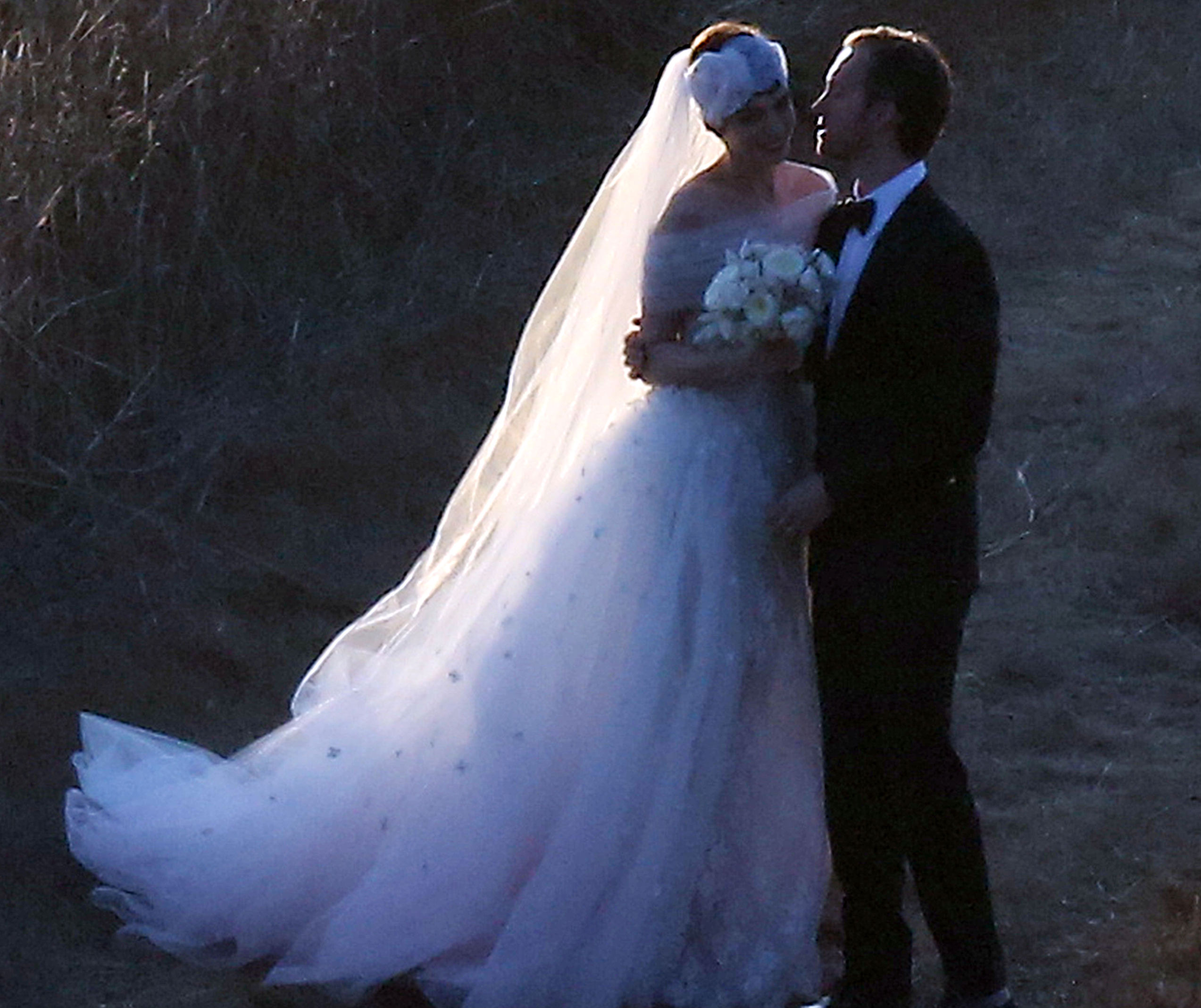 anne-hathaway-shulman-wedding