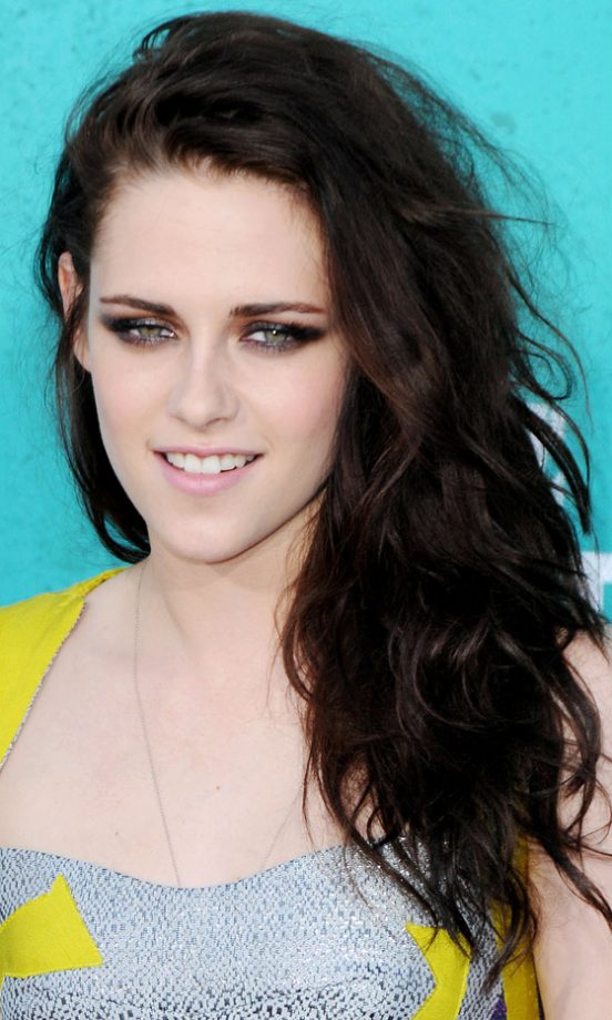 Kristen Stewart's Messy Bedhead Hairstyle Is A Great Way To Give Hair A Grunge Twist, 2012