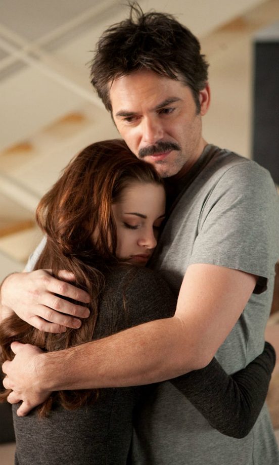 Twilight: Breaking Dawn – Part 2 - Bella & Charlie Swan (Kristen Stewart And Billy Burke)