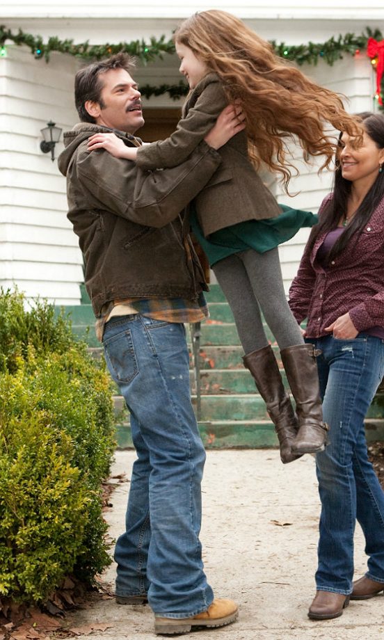 Twilight: Breaking Dawn – Part 2 - Charlie Swan & Renesmee Cullen (Billy Burke and Mackenzie Foy)