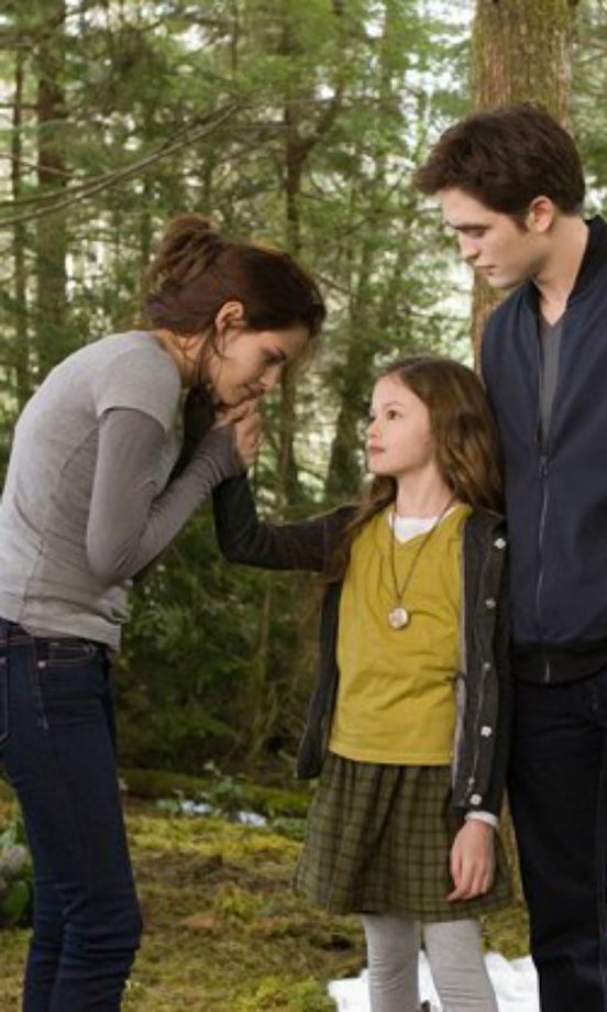 Twilight: Breaking Dawn – Part 2 - Bella, Renesmee & Edward Cullen (Kristen Stewart, Mackenzie Foy and Robert Pattinson)