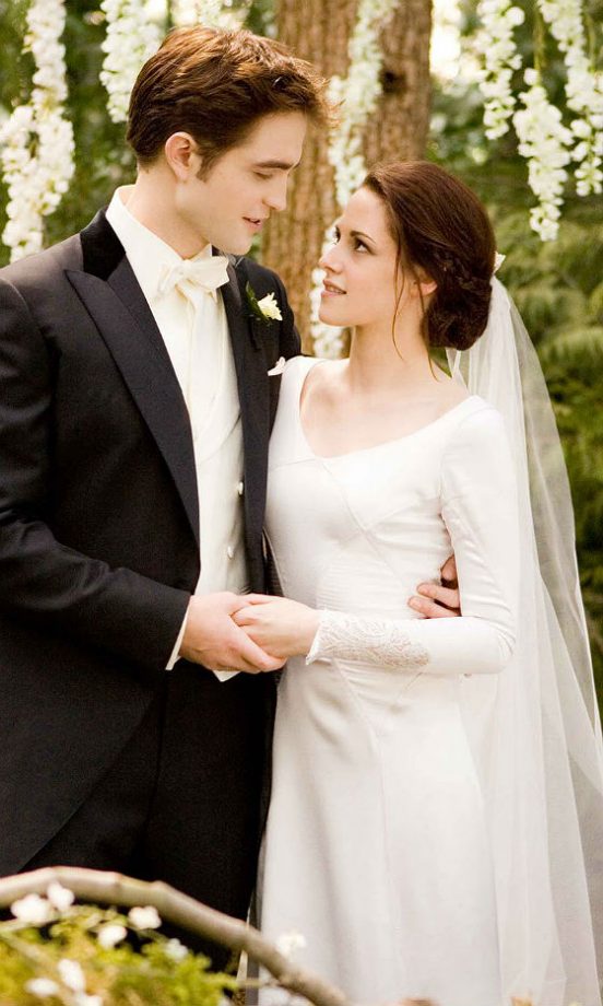 Twilight: Breaking Dawn – Part 1 - Edward Cullen & Bella Swan (Robert Pattinson and Kristen Stewart)