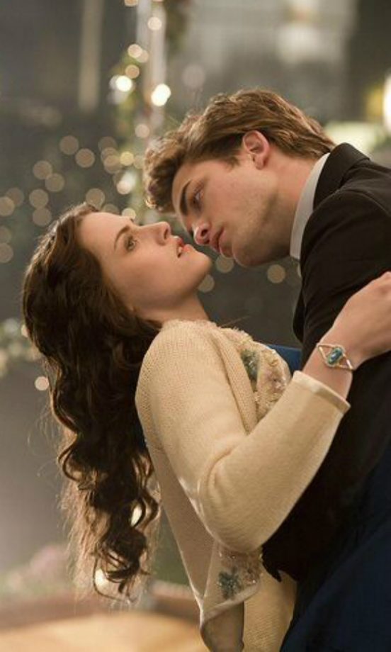 Twilight - Bella Swan & Edward Cullen (Kristen Stewart and Robert Pattinson)