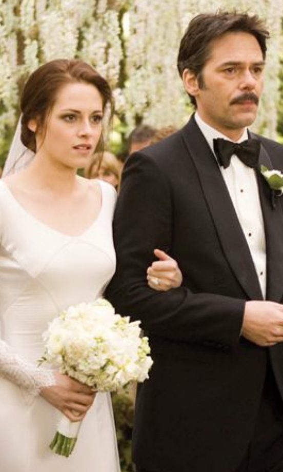 Twilight: Breaking Dawn – Part 1 - Bella Swan & Charlie Swan (Kristen Stewart and Billy Burke)
