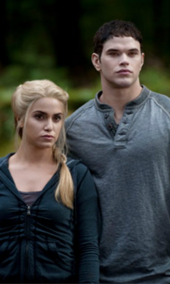 Twilight: Eclipse - Rosalie Hale & Emmet Cullen (Nikki Reed and Kellan Lutz)