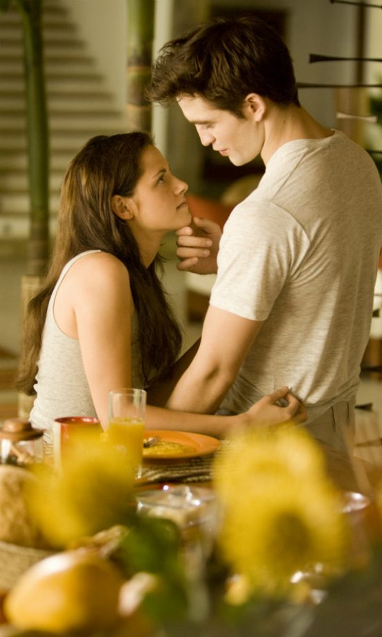 Twilight: Breaking Dawn – Part 1 - Bella Swan & Edward Cullen (Kristen Stewart and Robert Pattinson)