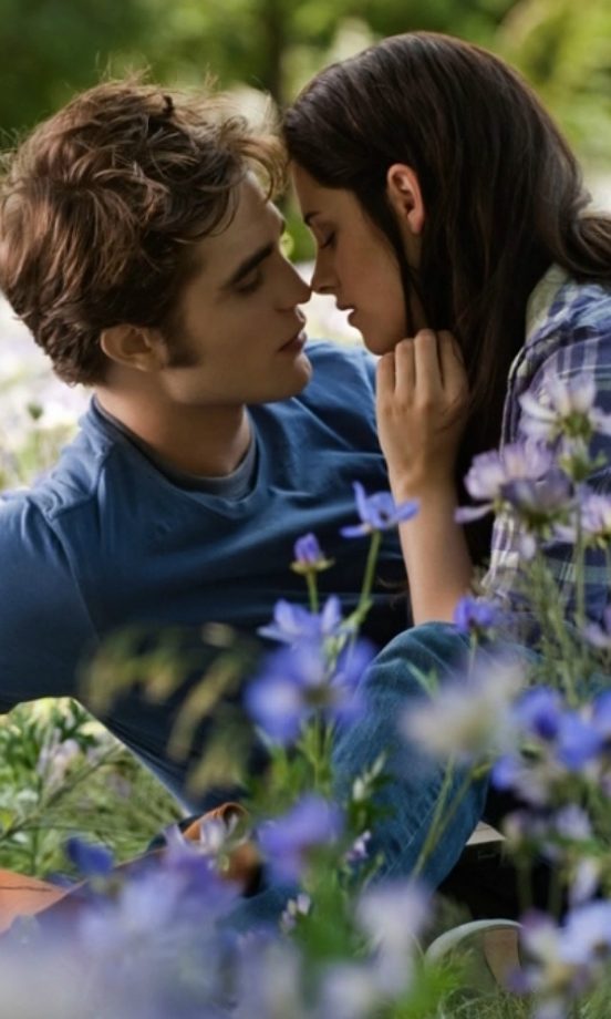 Twilight: Eclipse - Edward Cullen & Bella Swan (Robert Pattinson and Kristen Stewart)