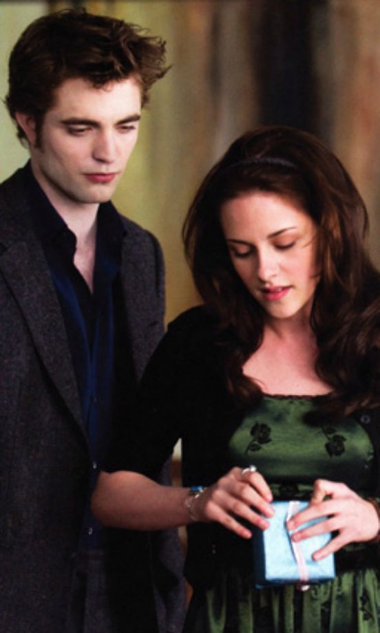Twilight: New Moon - Edward Cullen & Bella Swan (Robert Pattinson and Kristen Stewart)