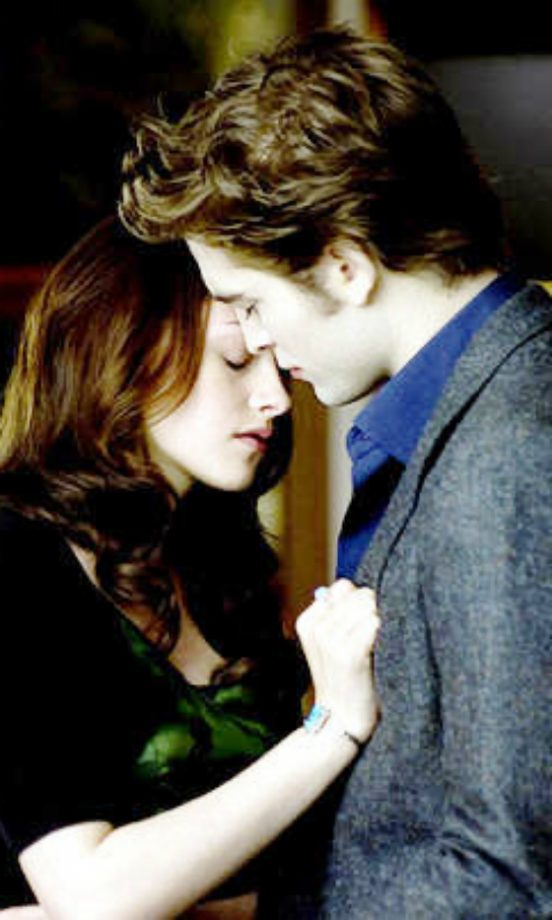 Twilight: New Moon - Bella Swan & Edward Cullen (Kristen Stewart and Robert Pattinson)