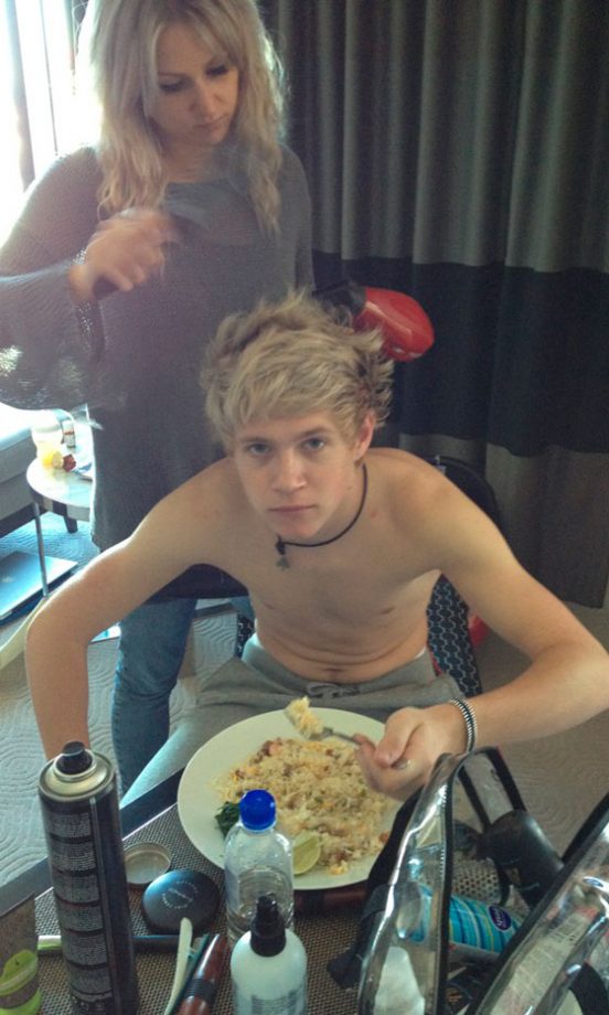 One Direction's Niall Horan @NiallOfficial Multi-Tasks! 2012