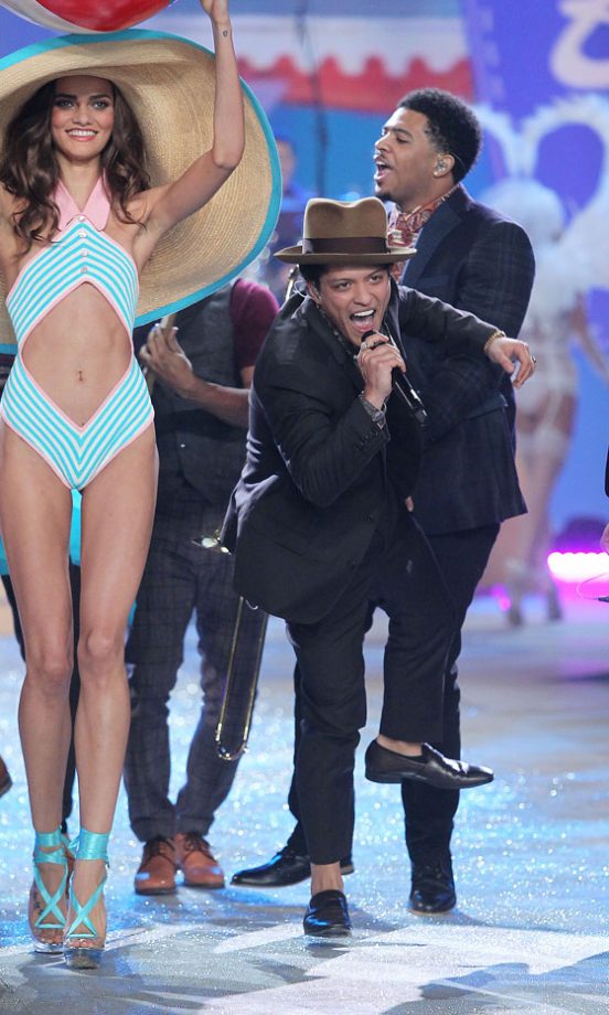 Bruno Mars Steals The Spotlight From An Angel At The Victoria's Secret Fashion Show, 2012