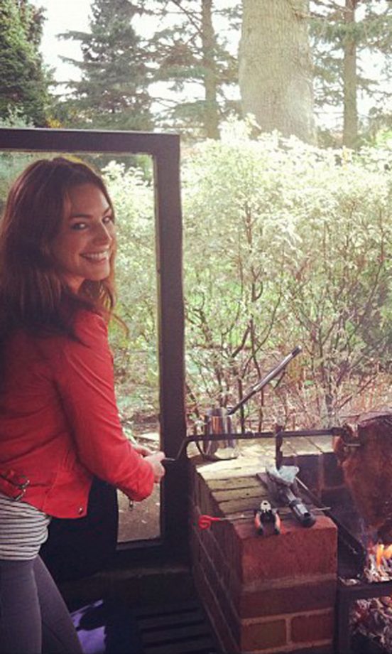 Kelly Brook @IAmKellyBrook Gets Cooking! 2012