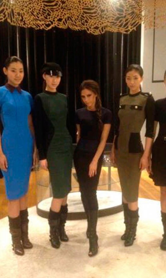 Victoria Beckham @VictoriaBeckham Looks Tiny Next Too These Models! 2012