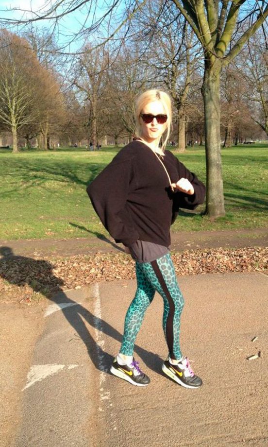 Fearne Cotton @FearneCotton Shows Off Her Power Walking Get-Up, 2012