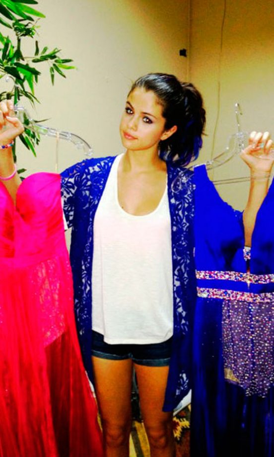 Selena Gomez @SelenaGomez Can't Pick! 2012