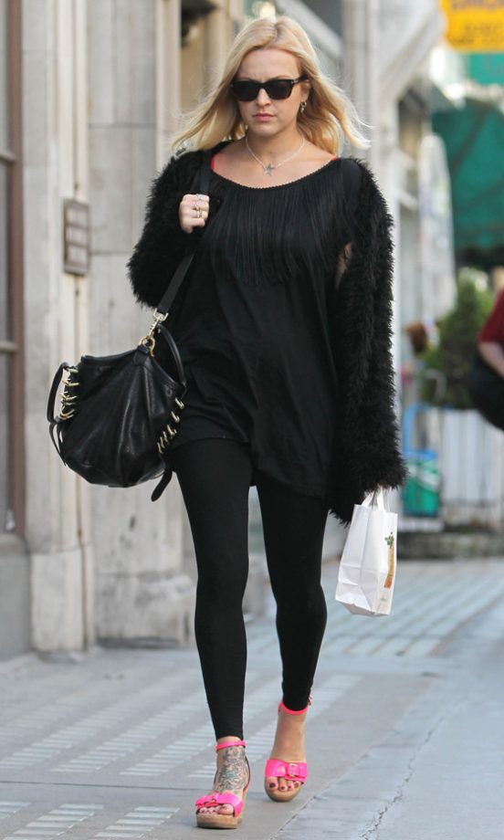 Fearne Cotton Amps Up A Simple maternity Outfit With Fluoro Heels, 2012