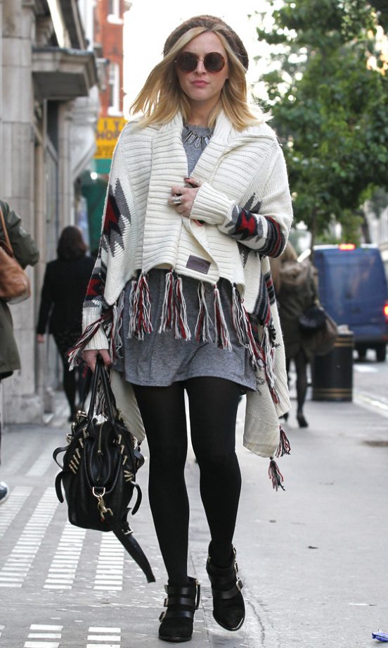 Fearne Cotton Wraps Up Her Bump In This Fab Fraying Cardigan, 2012