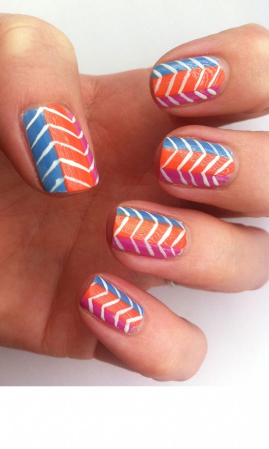 Nail Art: Colourful Zig Zags
