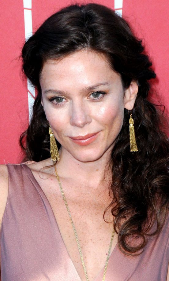 Anna Friel, Avon A-F33 Serum