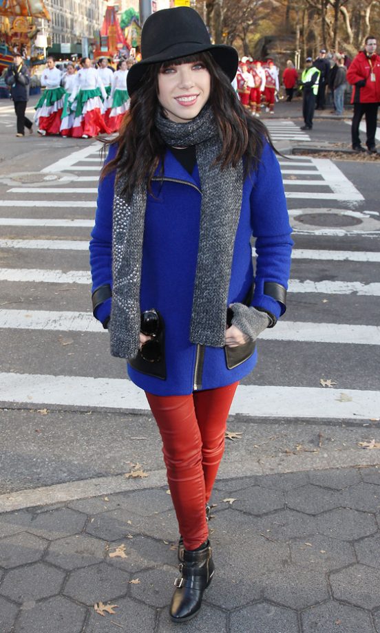 Carly Rae Jepsen At The Thanksgiving Day Parade In New York, 201