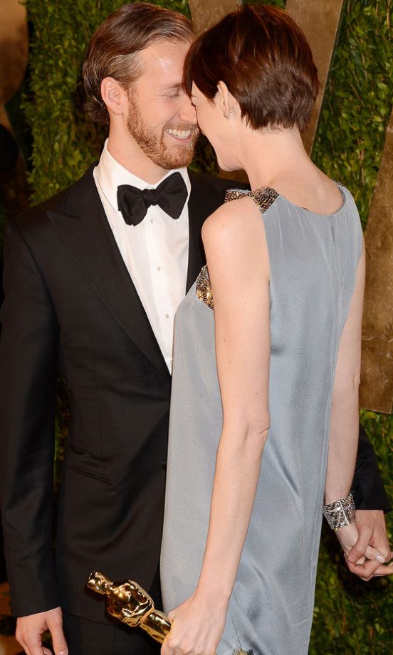 Anne Hathaway And Adam Shulman At Vanity Fair's Oscar Party, 2013