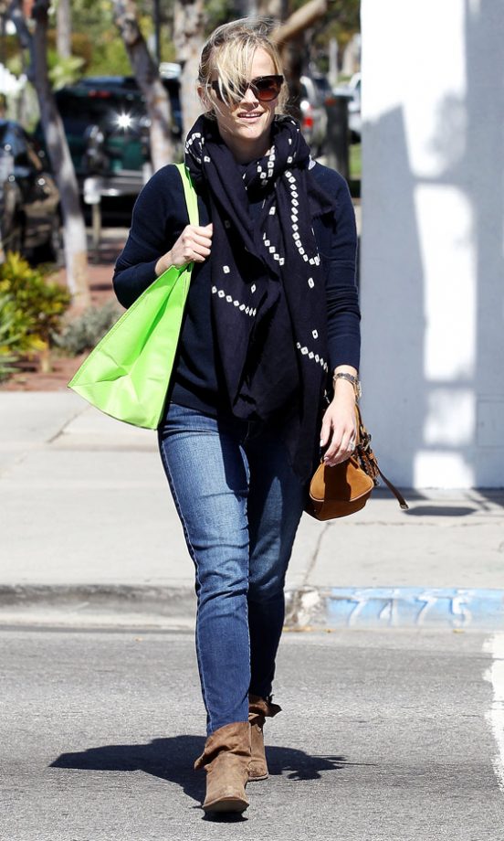 Reese Witherspoon Out In LA, 2013