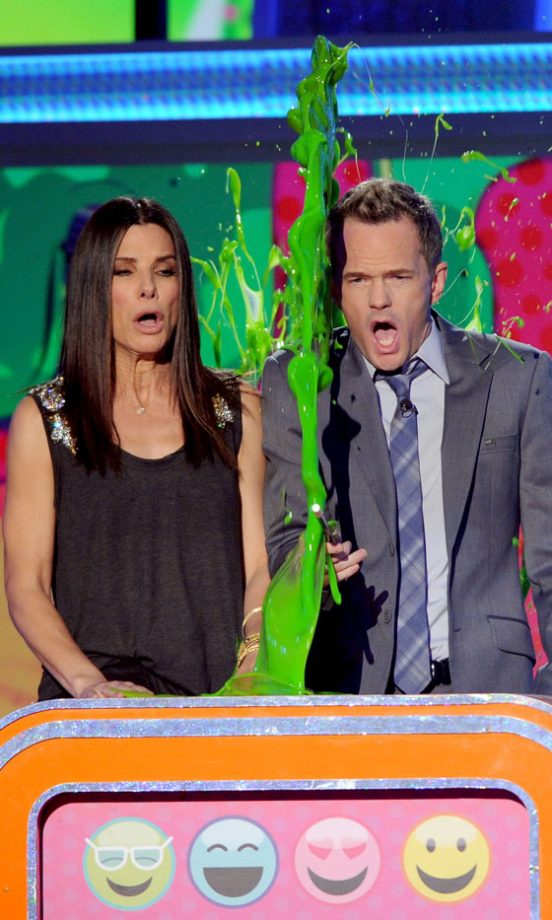 Sandra Bullock And Neil Patrick Harris Get Covered In Goo At The Nickelodeon's Kids Choice Awards, 2013