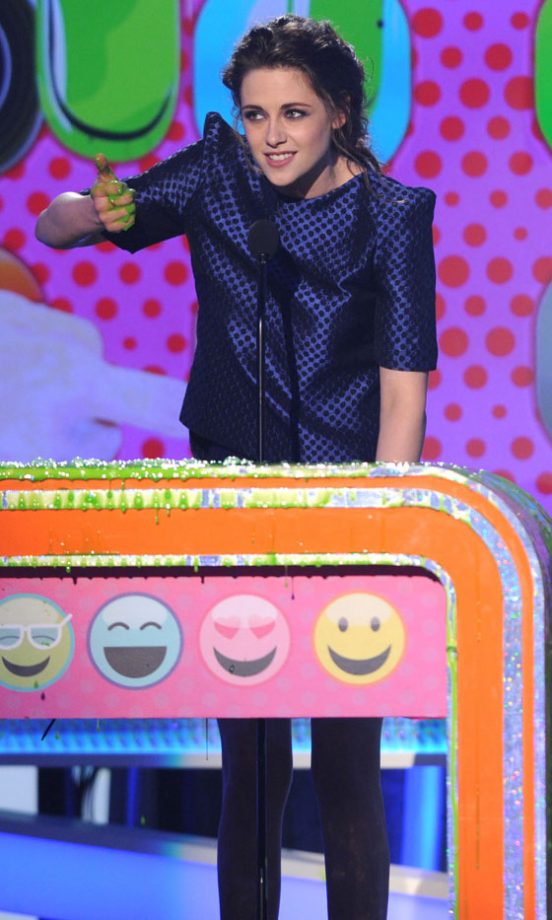 Kristen Stewart Accepts Her Favourite Movie Actress Award At The Nickelodeon's Kids Choice Awards, 2013