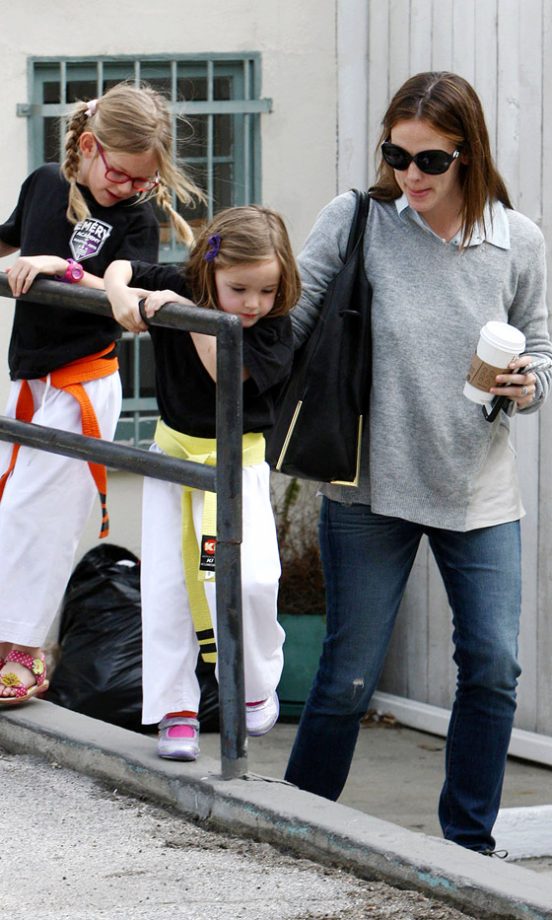 Jennifer Garner Takes Her Daughters To Karate Class In LA, 2013